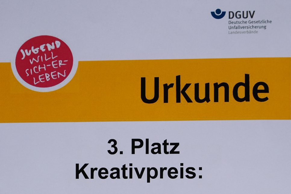 Foto der Urkunde des Kreativpreises der DGUV